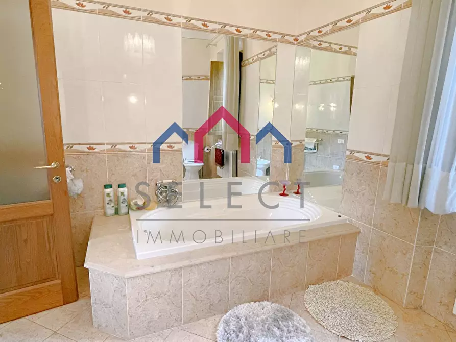 Immagine 22 di Appartamento in vendita  a Borgo A Mozzano