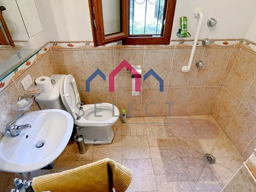 Immagine 30 di Appartamento in vendita  a Borgo A Mozzano