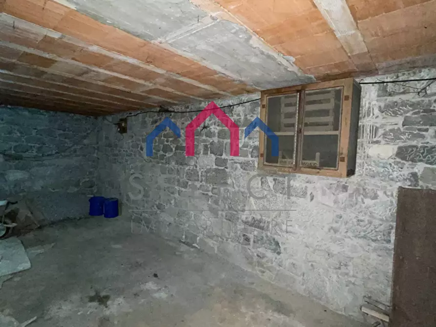 Immagine 20 di Palazzo in vendita  a Borgo A Mozzano