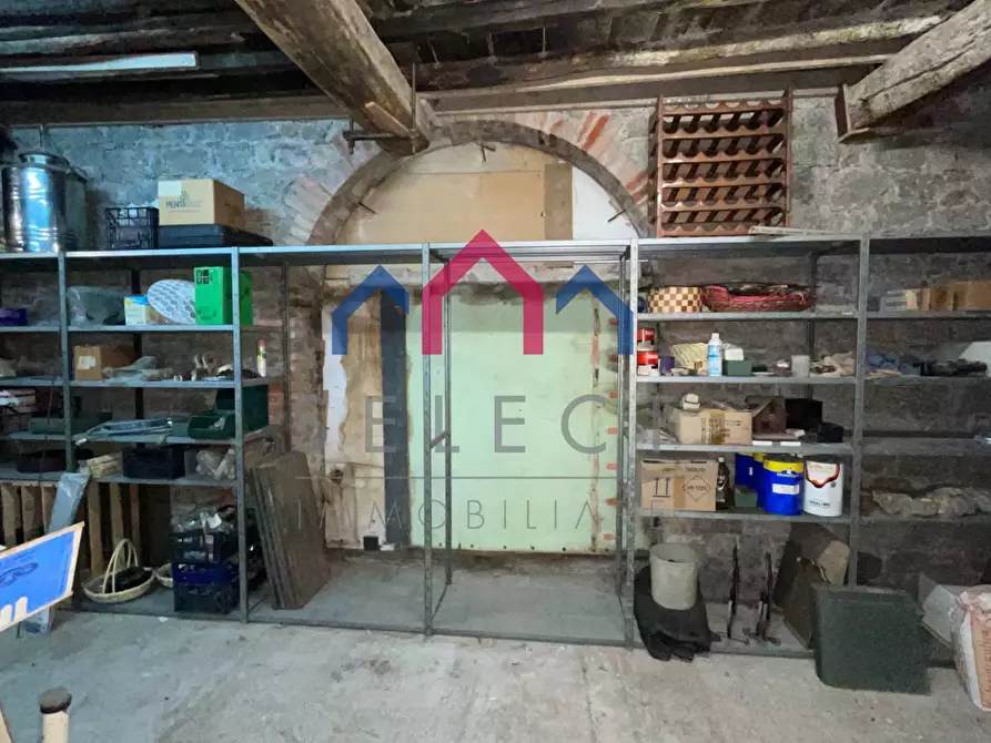 Immagine 12 di Palazzo in vendita  a Borgo A Mozzano