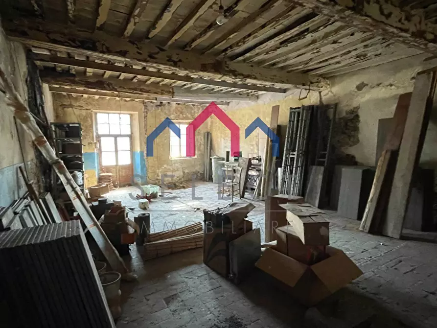 Immagine 40 di Palazzo in vendita  a Borgo A Mozzano