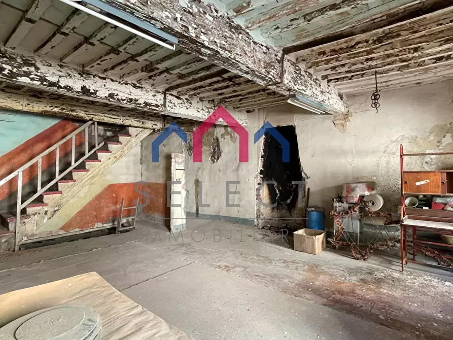 Immagine 2 di Palazzo in vendita  a Borgo A Mozzano