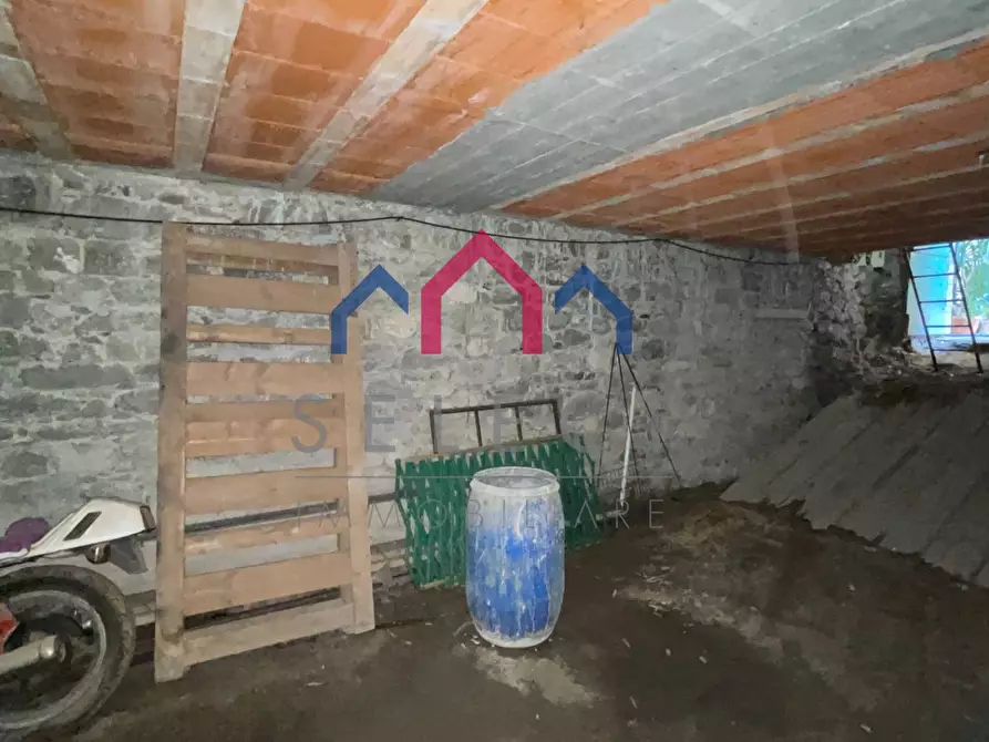 Immagine 19 di Palazzo in vendita  a Borgo A Mozzano