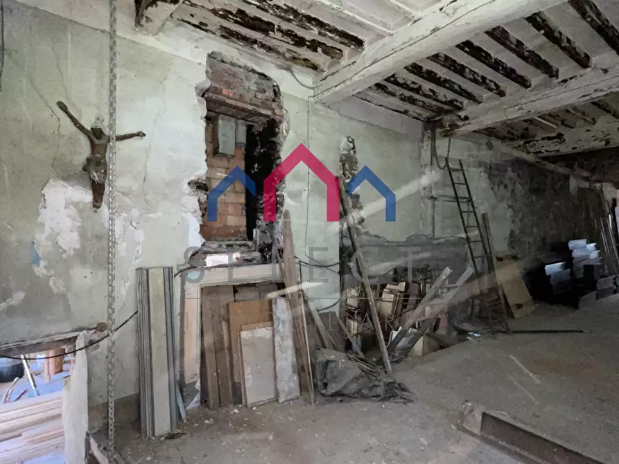 Immagine 31 di Palazzo in vendita  a Borgo A Mozzano