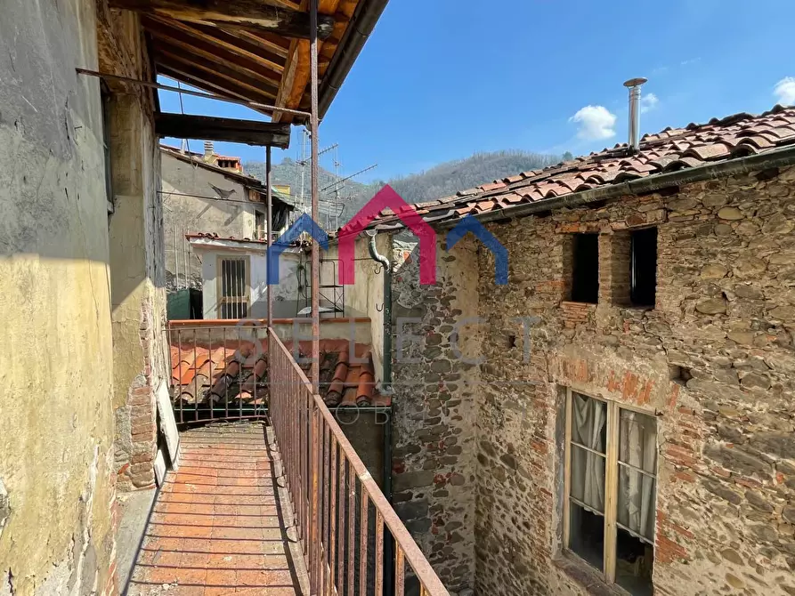 Immagine 48 di Palazzo in vendita  a Borgo A Mozzano