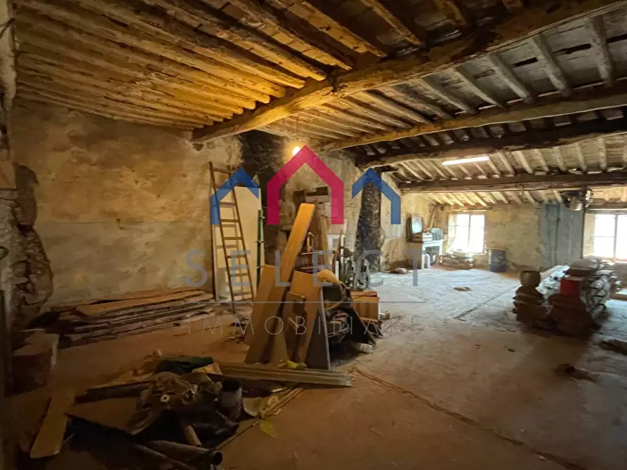 Immagine 59 di Palazzo in vendita  a Borgo A Mozzano