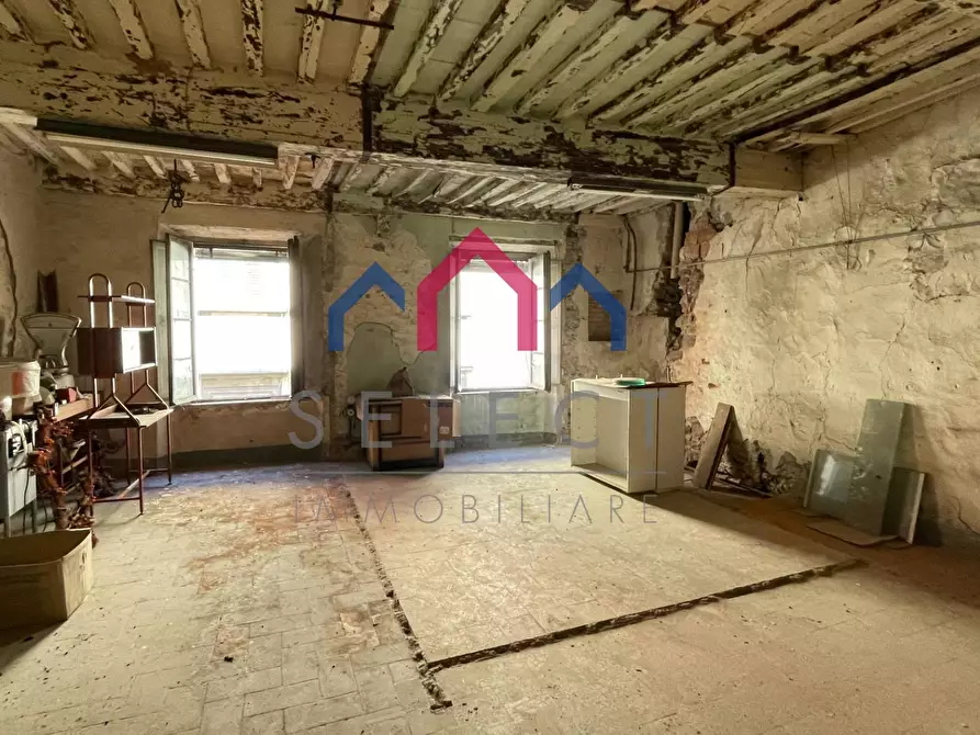 Immagine 56 di Palazzo in vendita  a Borgo A Mozzano