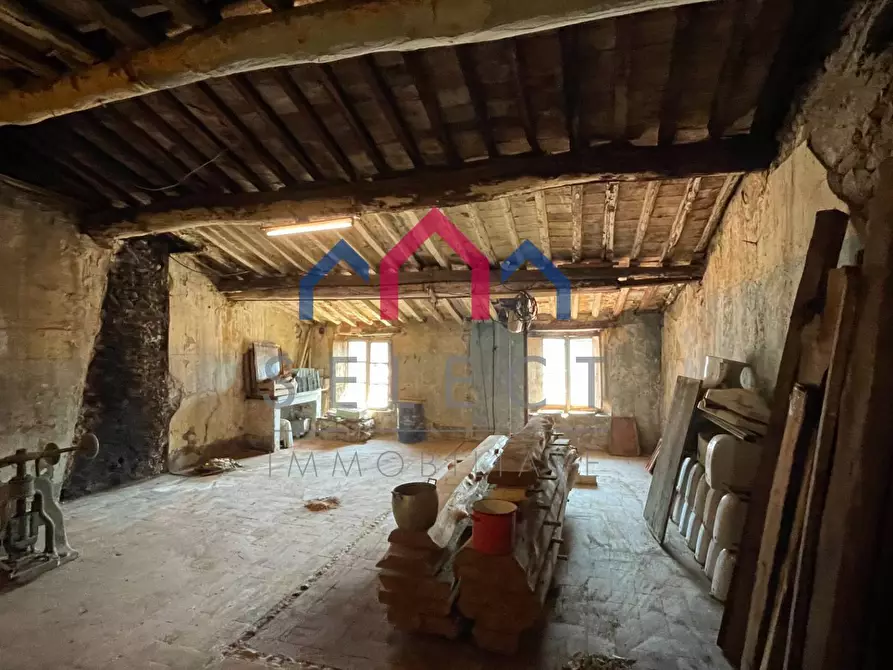 Immagine 62 di Palazzo in vendita  a Borgo A Mozzano