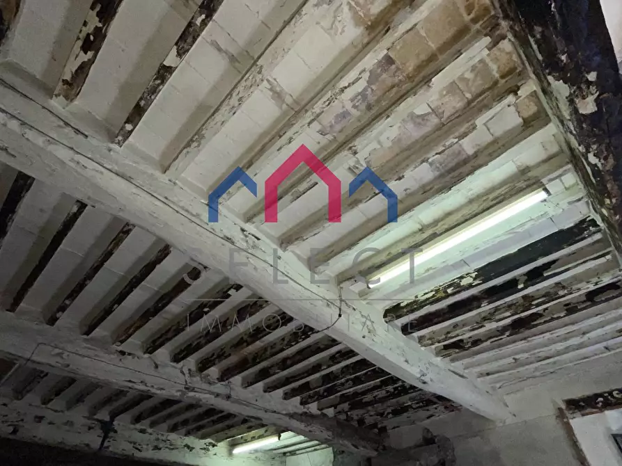 Immagine 32 di Palazzo in vendita  a Borgo A Mozzano