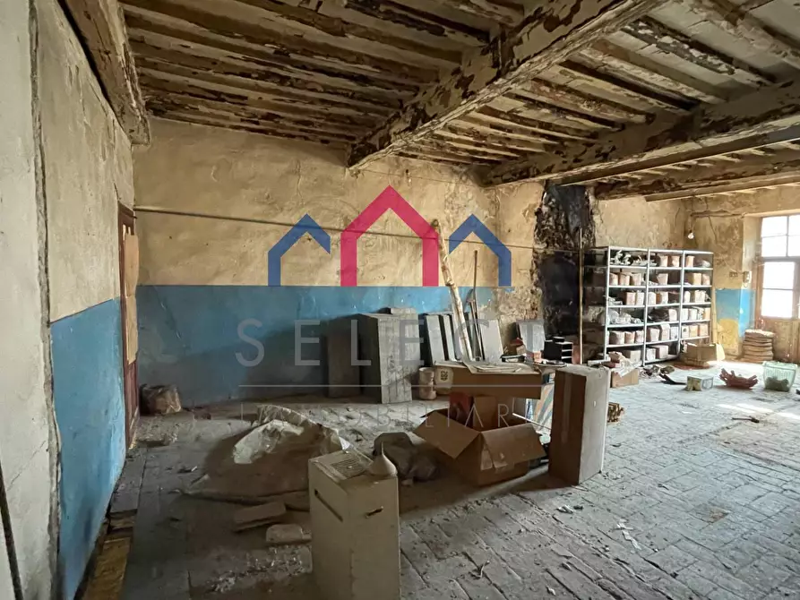 Immagine 36 di Palazzo in vendita  a Borgo A Mozzano