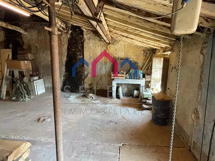 Immagine 65 di Palazzo in vendita  a Borgo A Mozzano