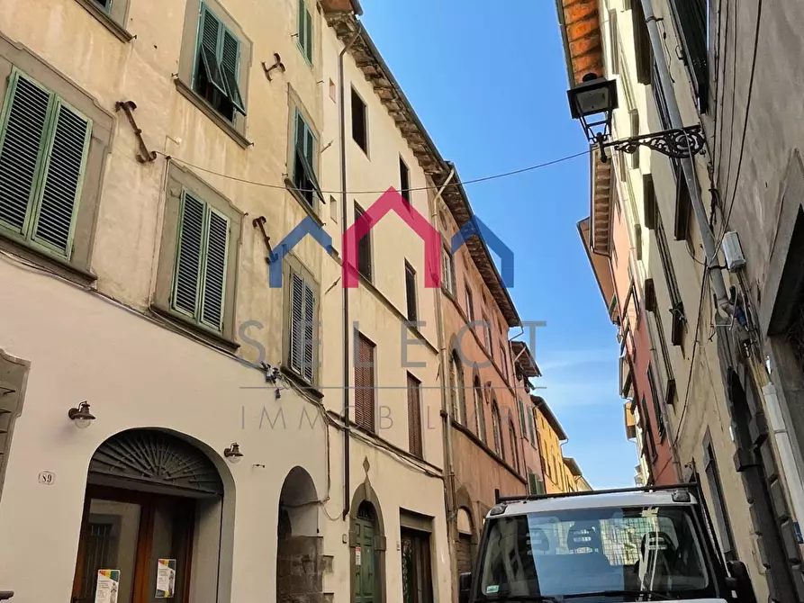 Immagine 6 di Palazzo in vendita  a Borgo A Mozzano