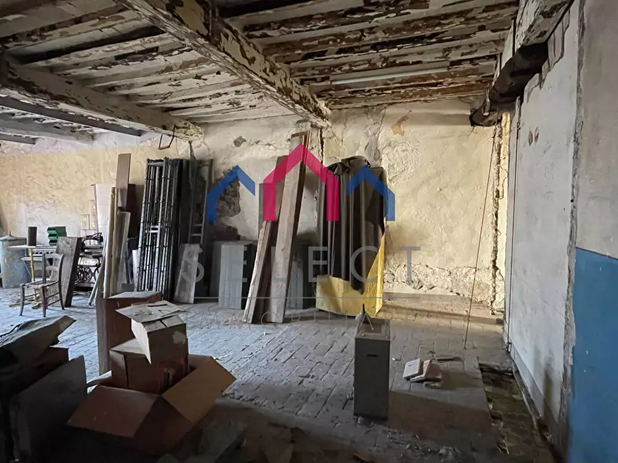 Immagine 39 di Palazzo in vendita  a Borgo A Mozzano