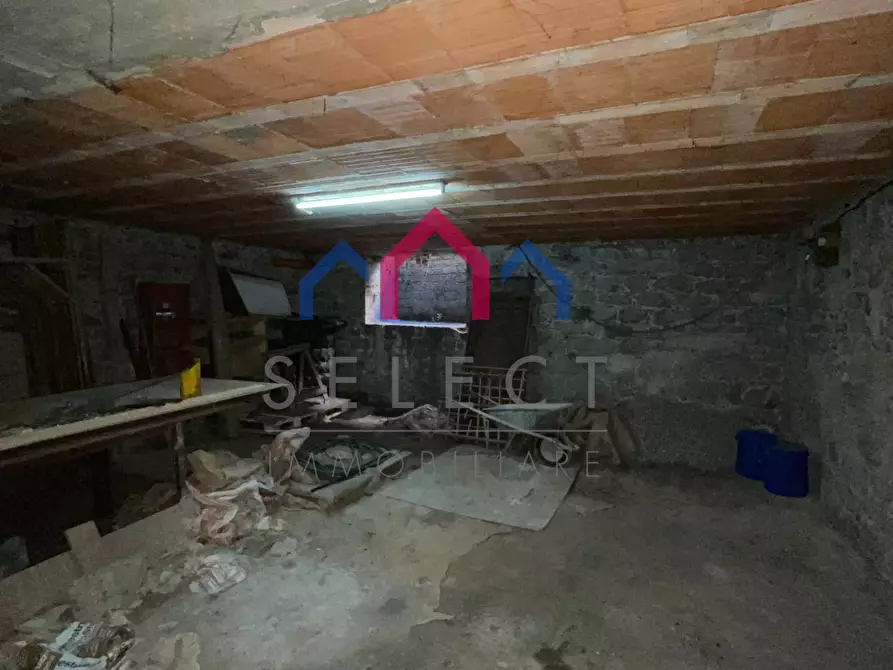 Immagine 16 di Palazzo in vendita  a Borgo A Mozzano