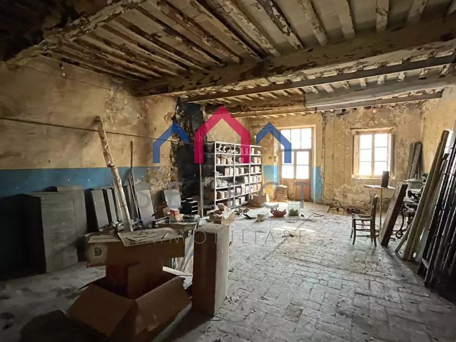 Immagine 37 di Palazzo in vendita  a Borgo A Mozzano