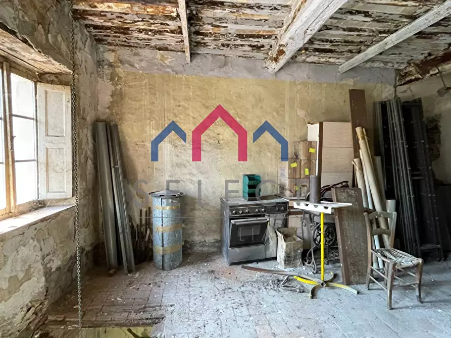 Immagine 43 di Palazzo in vendita  a Borgo A Mozzano