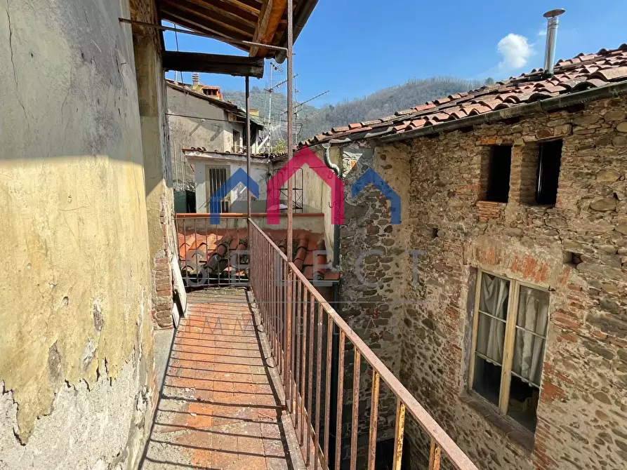 Immagine 50 di Palazzo in vendita  a Borgo A Mozzano