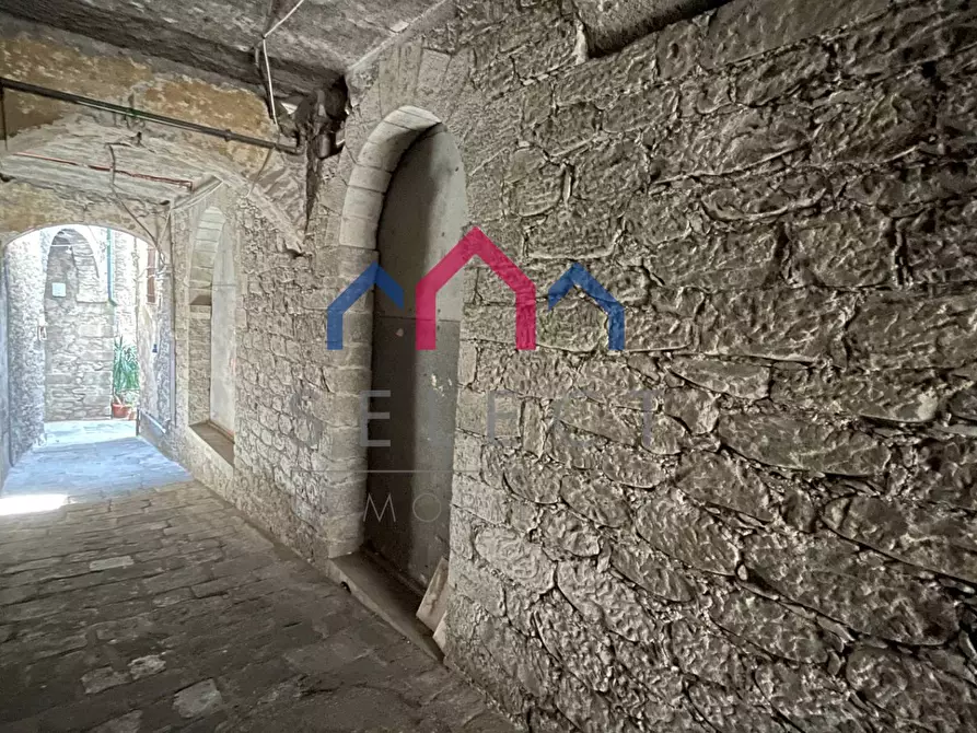 Immagine 10 di Palazzo in vendita  a Borgo A Mozzano