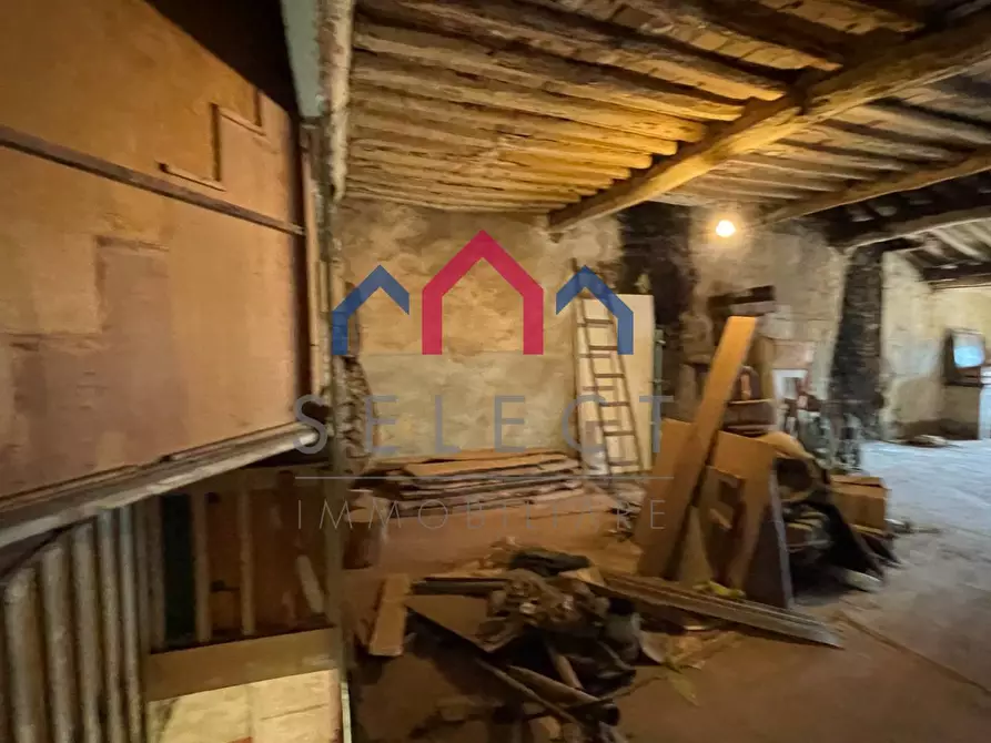 Immagine 60 di Palazzo in vendita  a Borgo A Mozzano