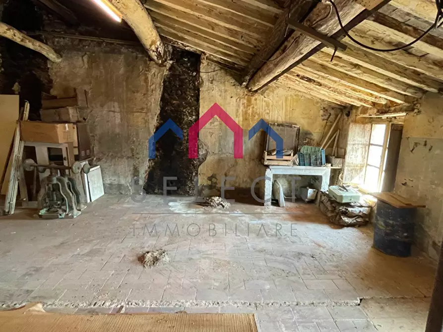 Immagine 66 di Palazzo in vendita  a Borgo A Mozzano