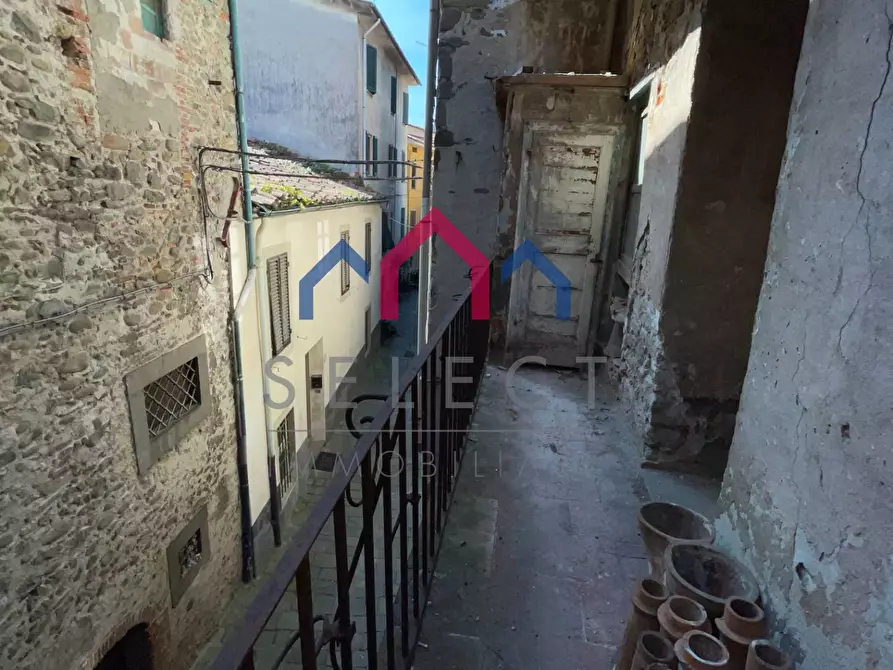 Immagine 29 di Palazzo in vendita  a Borgo A Mozzano