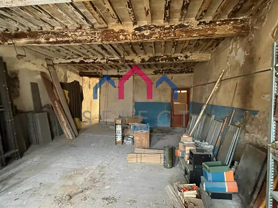 Immagine 41 di Palazzo in vendita  a Borgo A Mozzano