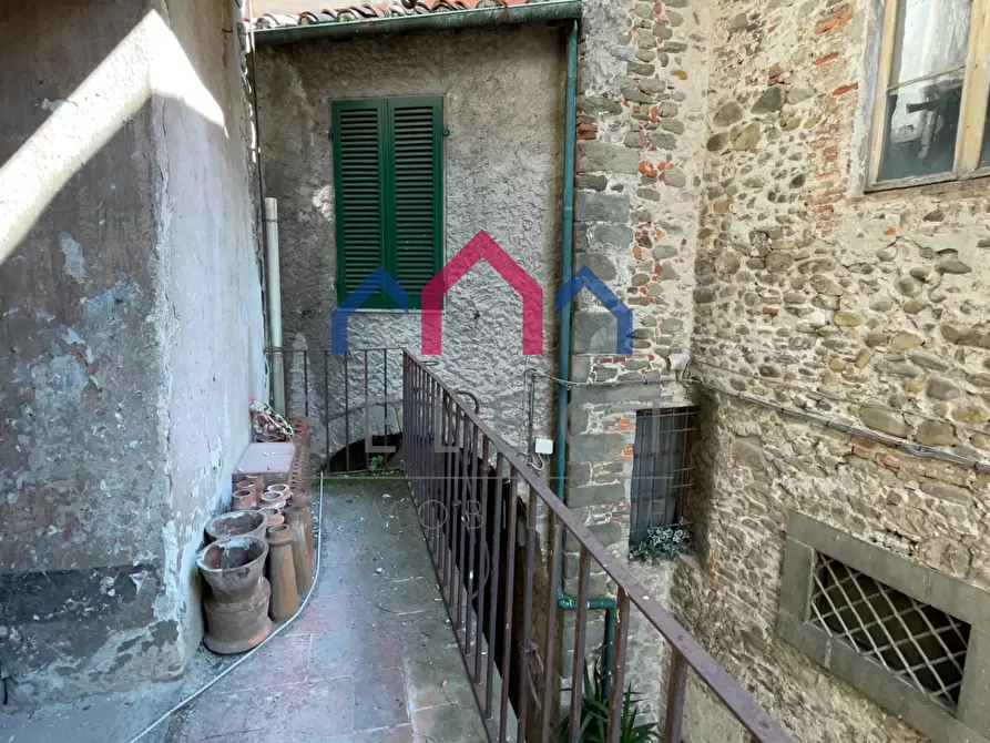 Immagine 28 di Palazzo in vendita  a Borgo A Mozzano