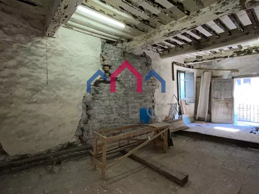 Immagine 26 di Palazzo in vendita  a Borgo A Mozzano