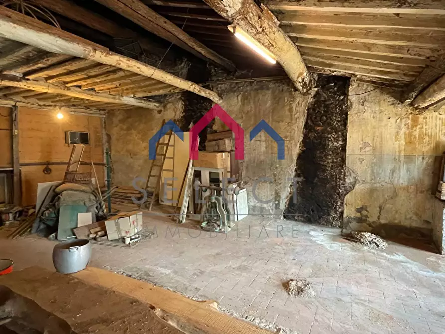 Immagine 68 di Palazzo in vendita  a Borgo A Mozzano