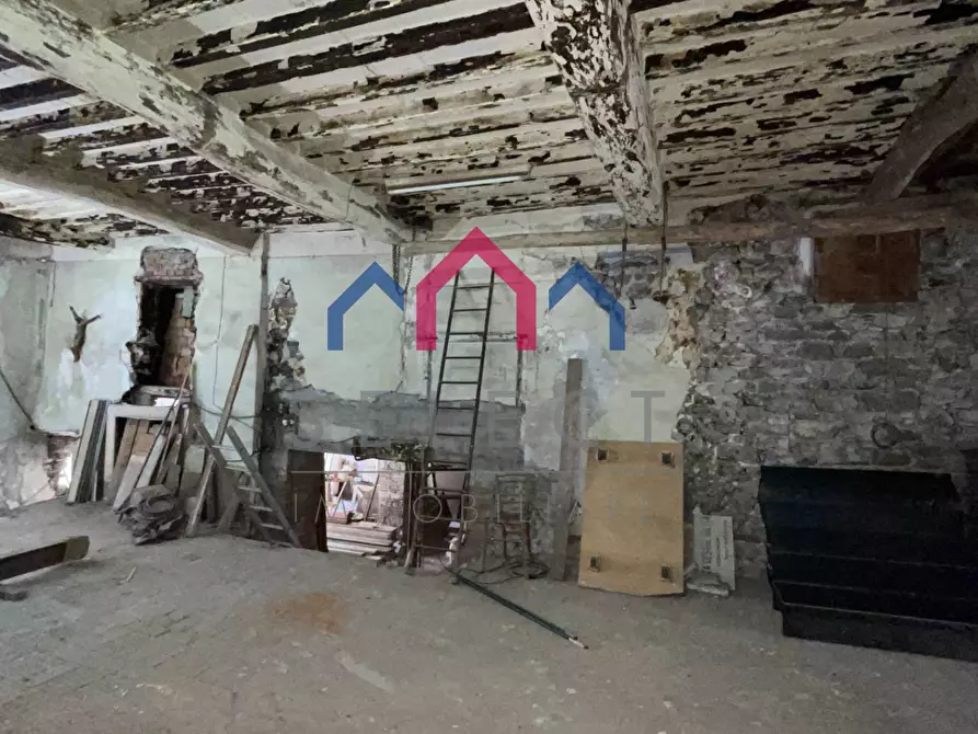 Immagine 27 di Palazzo in vendita  a Borgo A Mozzano