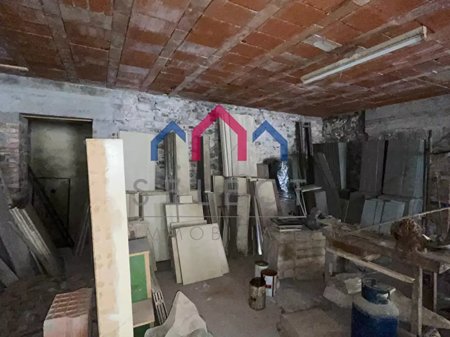 Immagine 25 di Palazzo in vendita  a Borgo A Mozzano