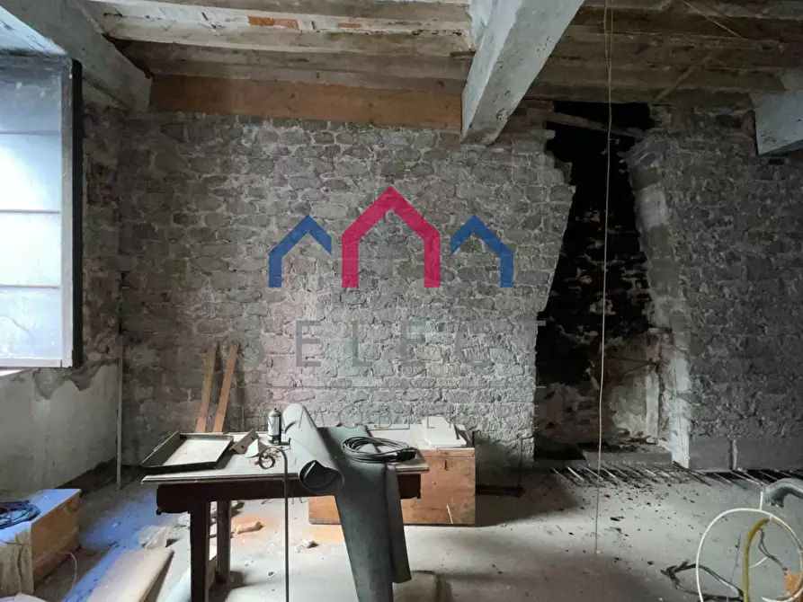 Immagine 33 di Palazzo in vendita  a Borgo A Mozzano