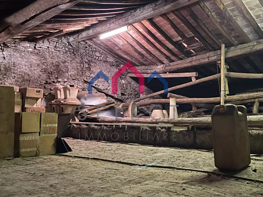 Immagine 73 di Palazzo in vendita  a Borgo A Mozzano