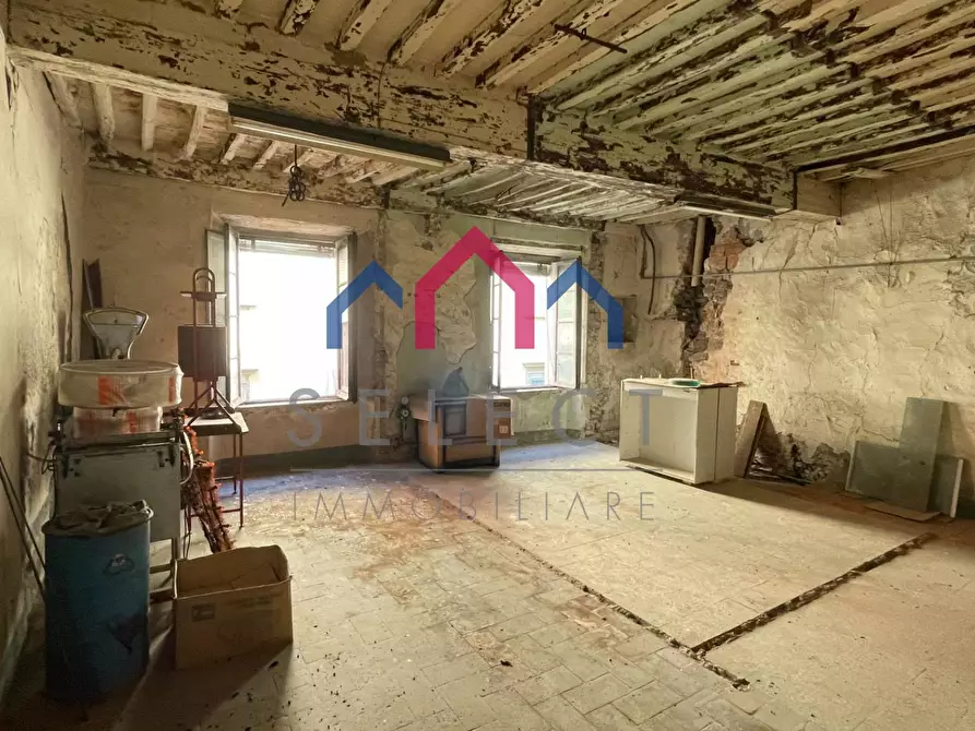 Immagine 57 di Palazzo in vendita  a Borgo A Mozzano