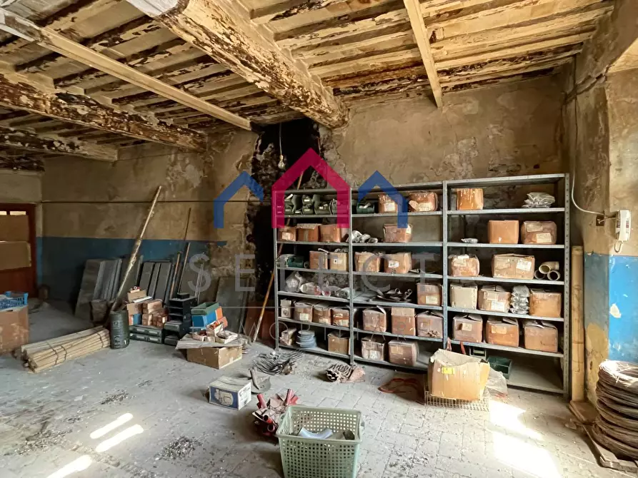 Immagine 45 di Palazzo in vendita  a Borgo A Mozzano