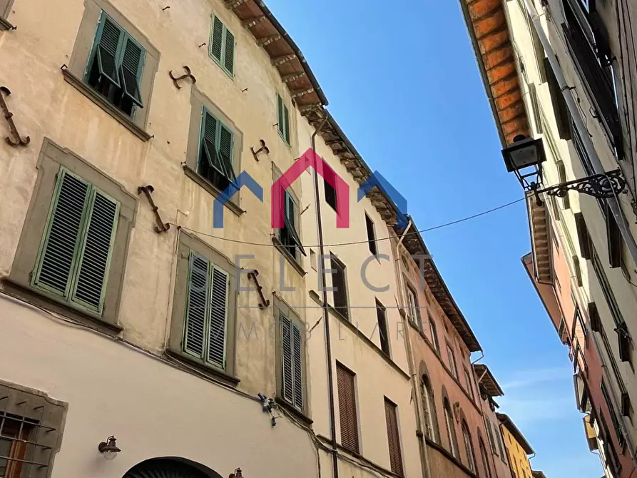 Immagine 5 di Palazzo in vendita  a Borgo A Mozzano