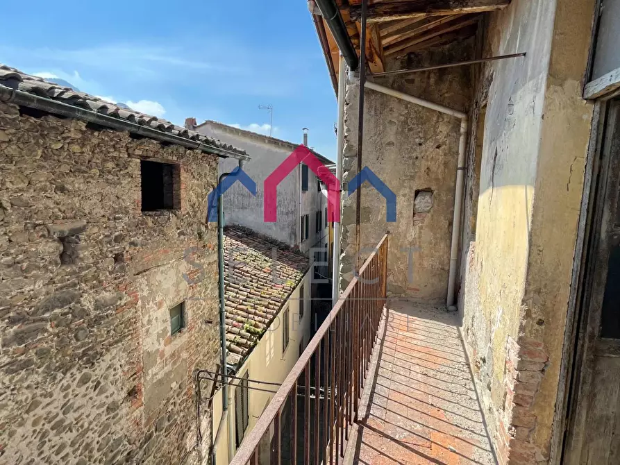 Immagine 49 di Palazzo in vendita  a Borgo A Mozzano