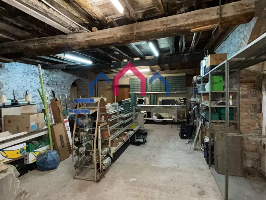 Immagine 14 di Palazzo in vendita  a Borgo A Mozzano