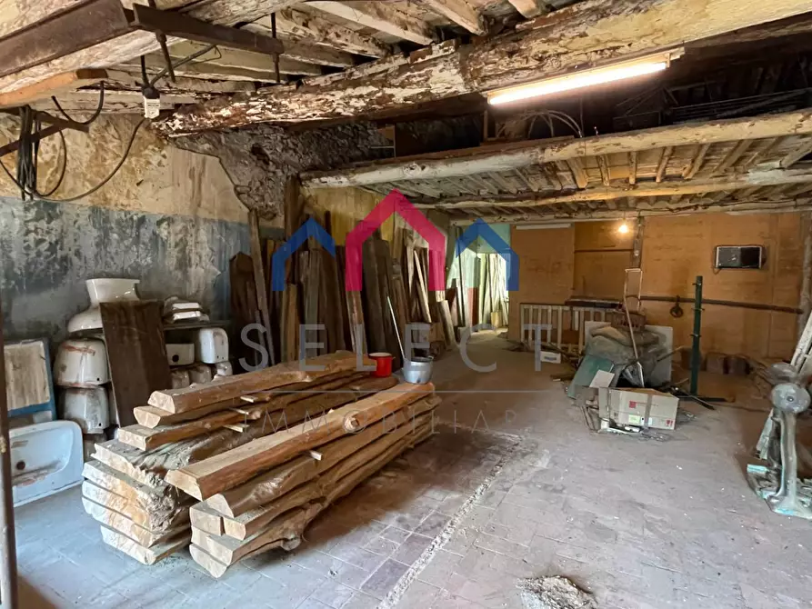 Immagine 70 di Palazzo in vendita  a Borgo A Mozzano