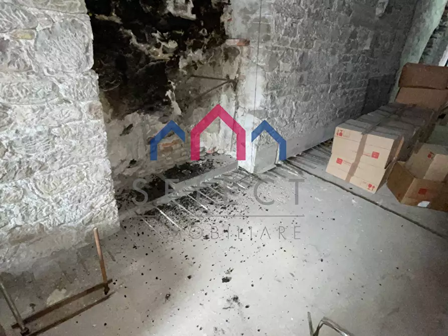 Immagine 35 di Palazzo in vendita  a Borgo A Mozzano