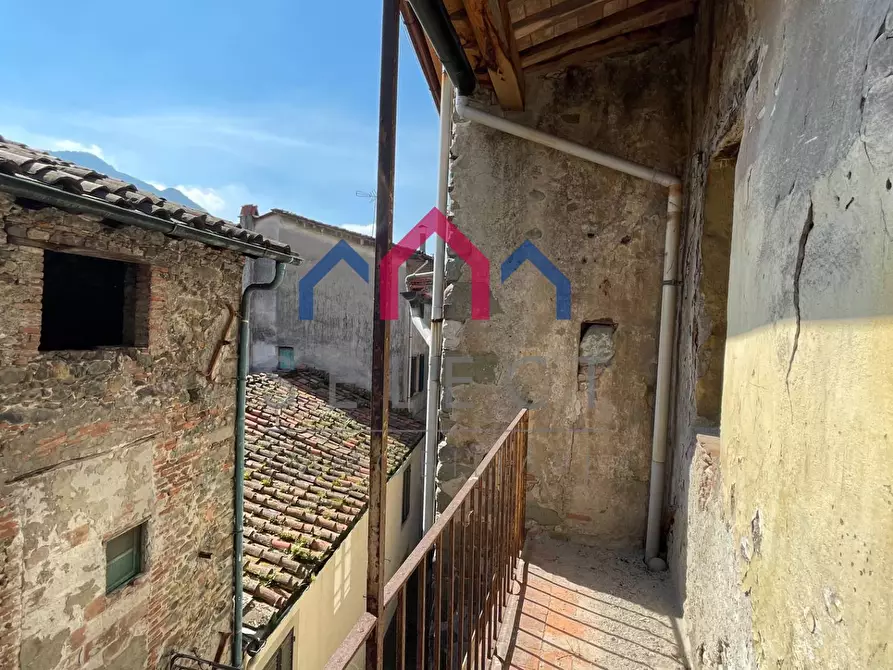 Immagine 47 di Palazzo in vendita  a Borgo A Mozzano