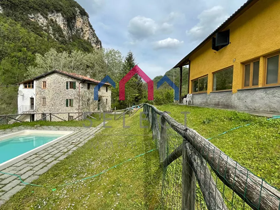 Immagine 34 di Agriturismo in vendita  a Gallicano