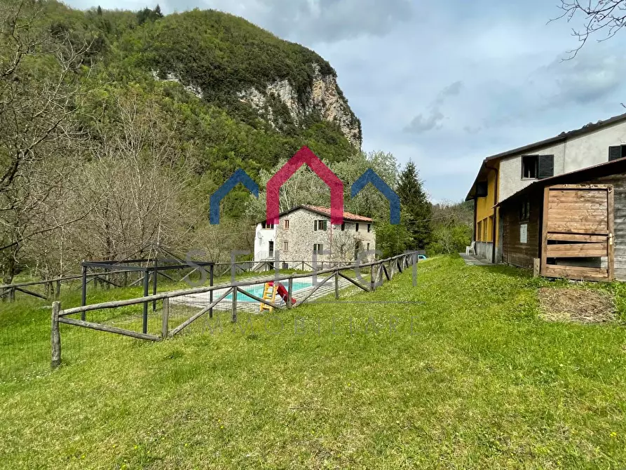 Immagine 22 di Agriturismo in vendita  a Gallicano