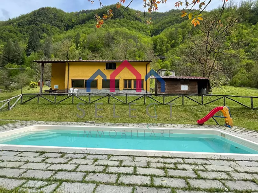 Immagine 17 di Agriturismo in vendita  a Gallicano