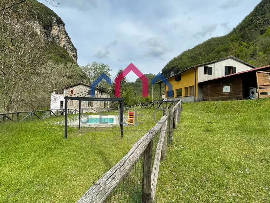 Immagine 20 di Agriturismo in vendita  a Gallicano