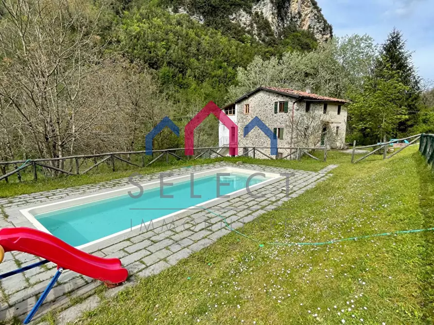 Immagine 1 di Agriturismo in vendita  a Gallicano