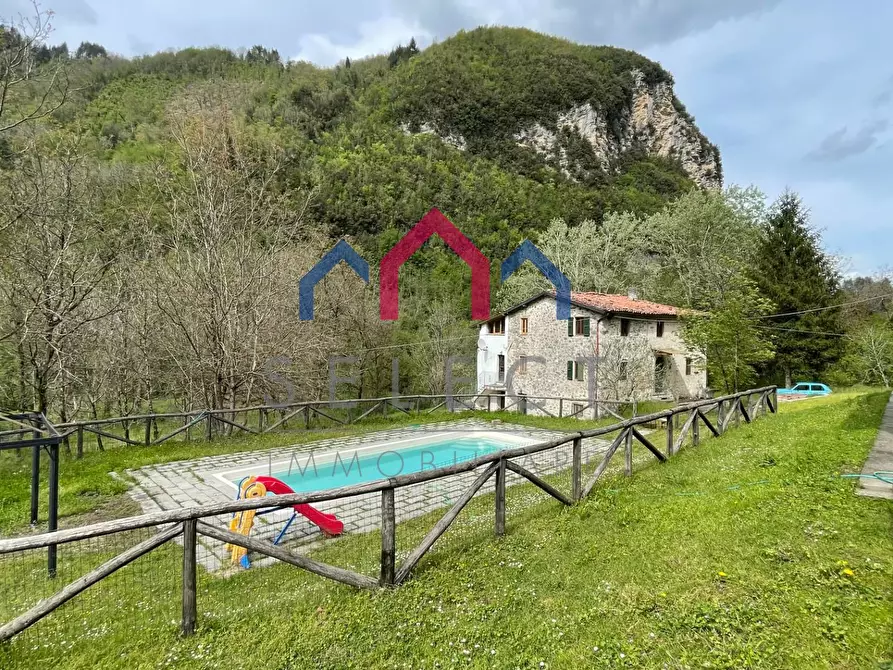 Immagine 25 di Agriturismo in vendita  a Gallicano