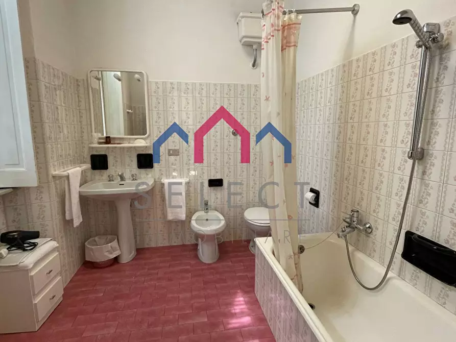 Immagine 11 di Albergo/B&B/Residence in vendita  a Barga