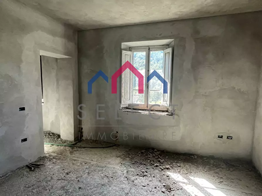 Immagine 42 di Rustico / casale in vendita  a Minucciano