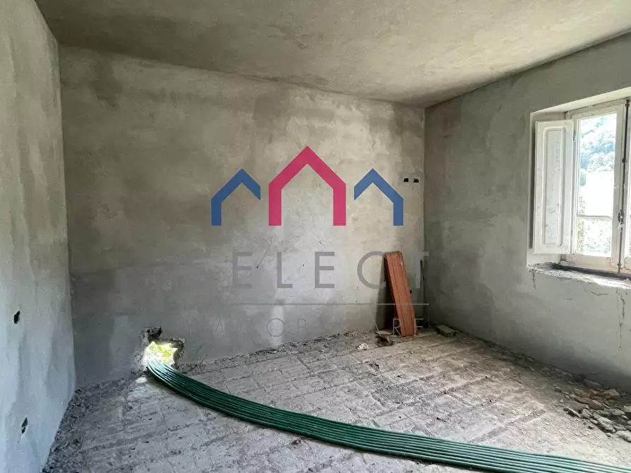 Immagine 29 di Rustico / casale in vendita  a Minucciano